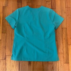 Figs scrub top